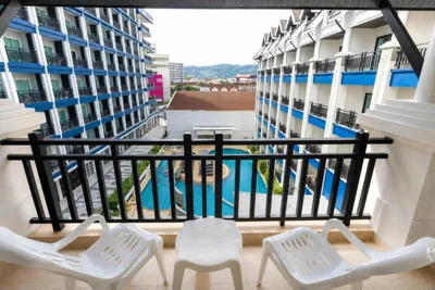 Deluxe con vista sulla piscina e balcone — Amata Patong